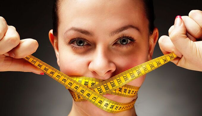 Menghindari makanan adalah teknik penurunan berat badan ekstrim yang paling efektif